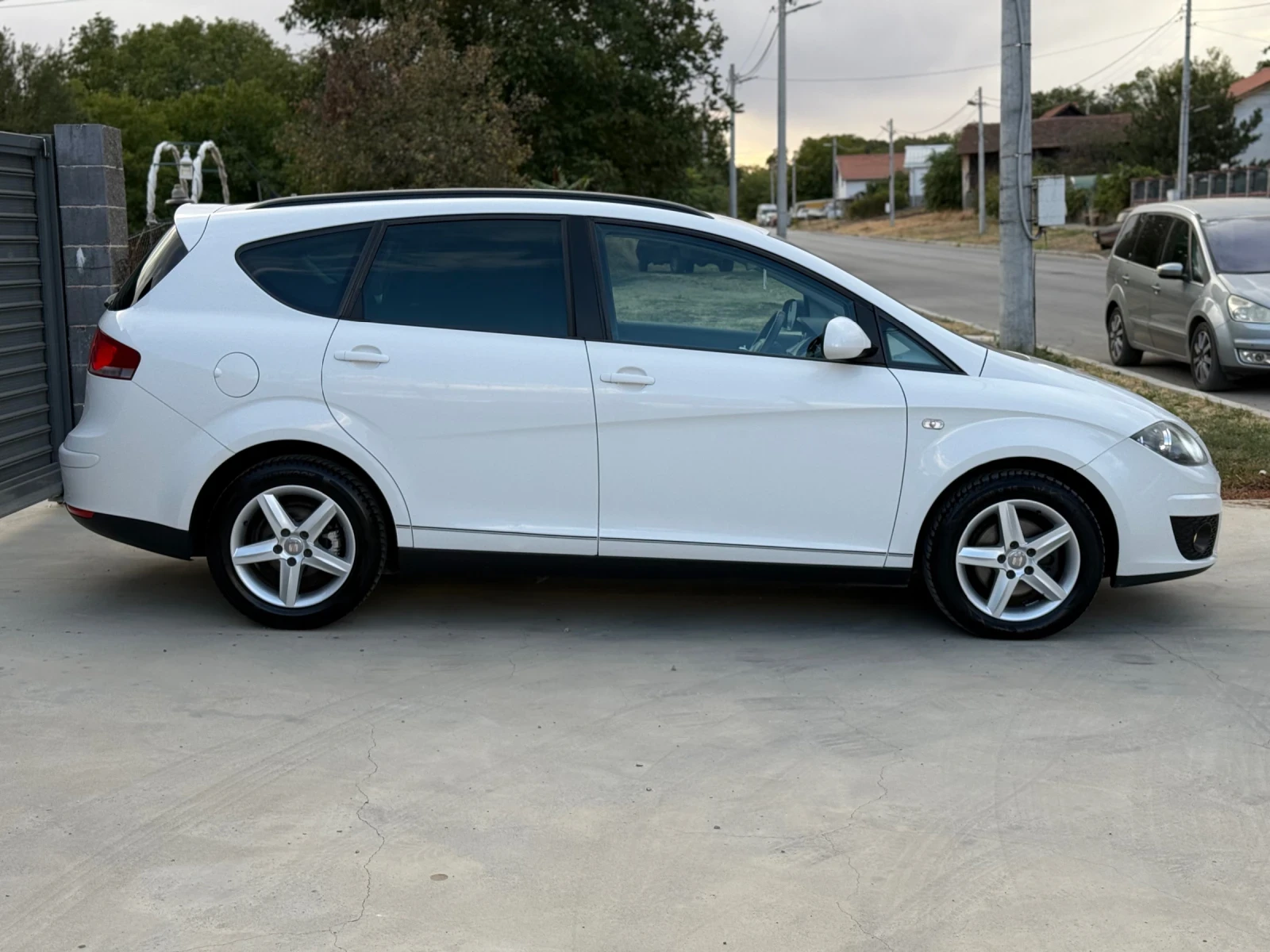 Seat Altea XL, снимка 2 - Автомобили и джипове - 56234030