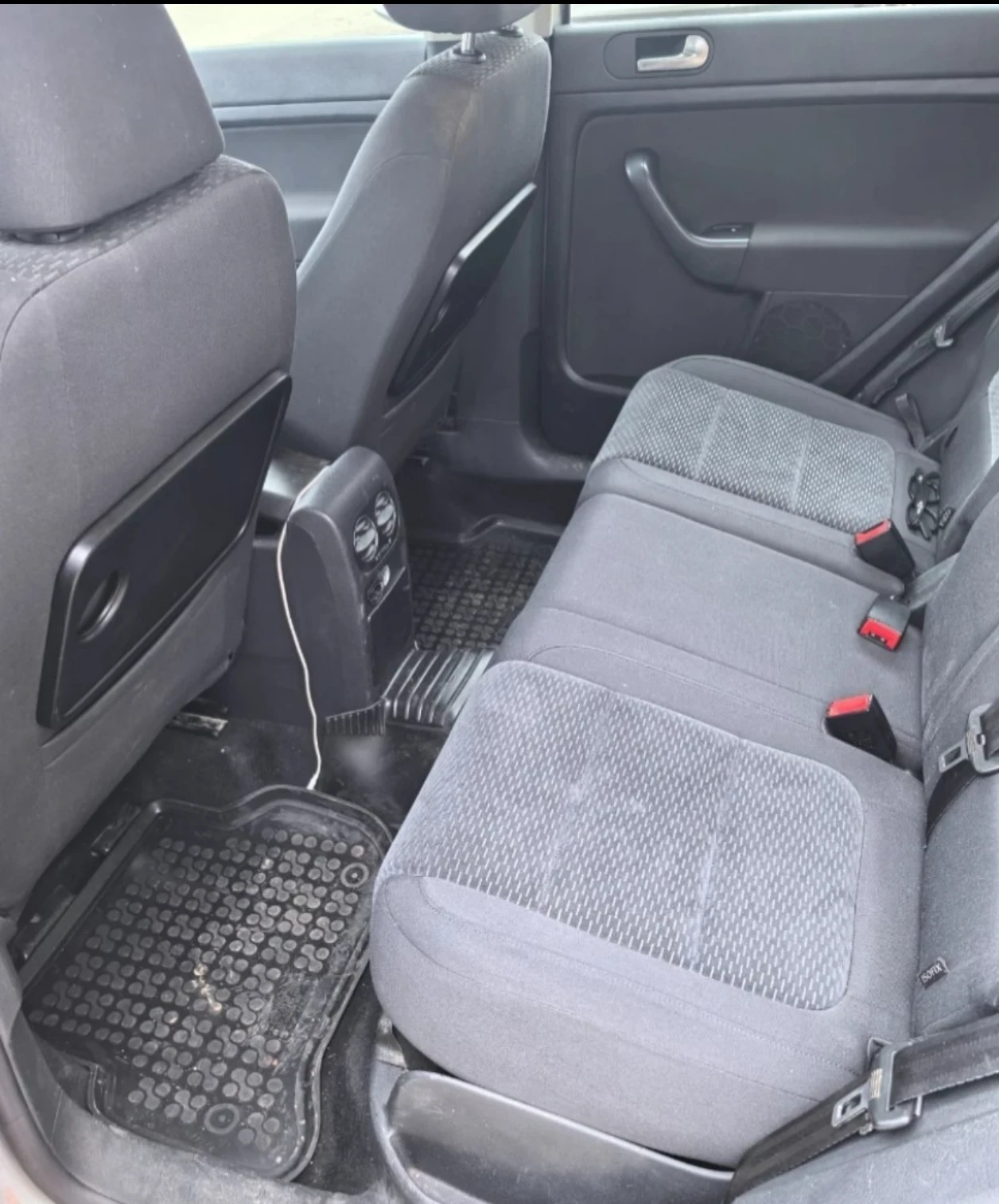 VW Golf Plus 1.6 TDI, снимка 4 - Автомобили и джипове - 56341048