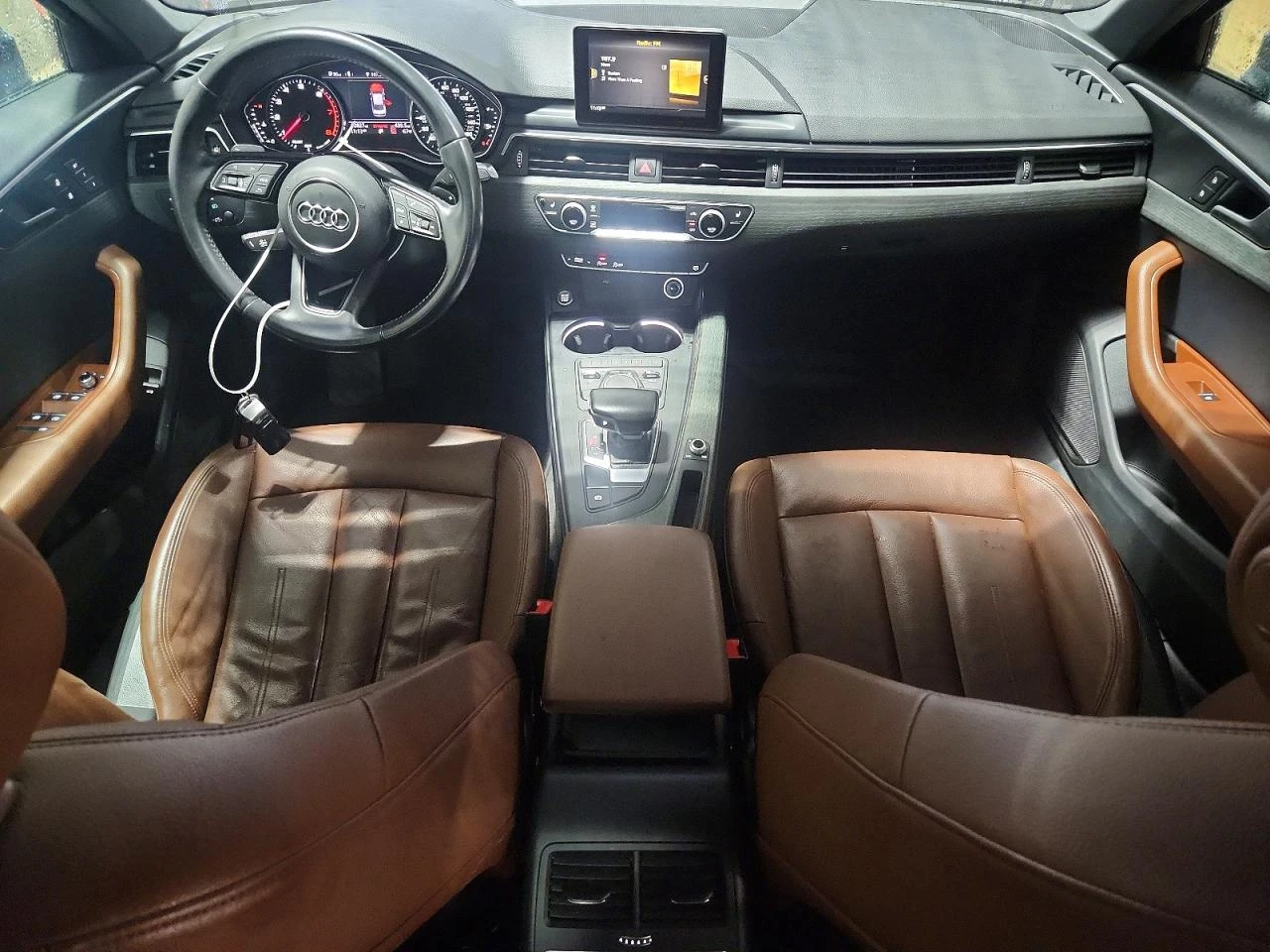 Audi A4 2.0l Premium, снимка 8 - Автомобили и джипове - 56349165