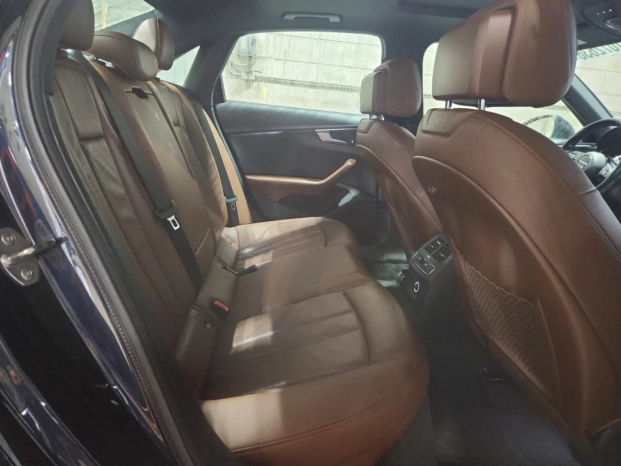 Audi A4 2.0l Premium, снимка 10 - Автомобили и джипове - 56349165