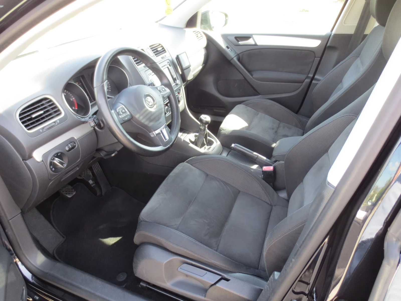 VW Golf 2.0 TDI 4 MOTION, снимка 9 - Автомобили и джипове - 56431060