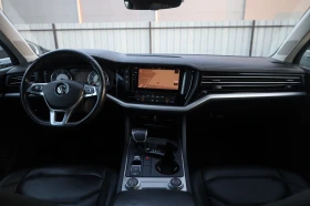 VW Touareg 3.0 TDI 4Motion Rline Luft ACC Kam SzH AHK #iCarbg - 54900 лв. / 28069.92 € - 98038494 12