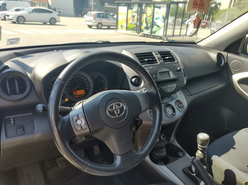 Toyota Rav4 2.2 D-4D, снимка 9 - Автомобили и джипове - 46492944