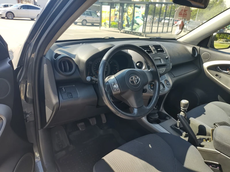 Toyota Rav4 2.2 D-4D, снимка 8 - Автомобили и джипове - 46492944