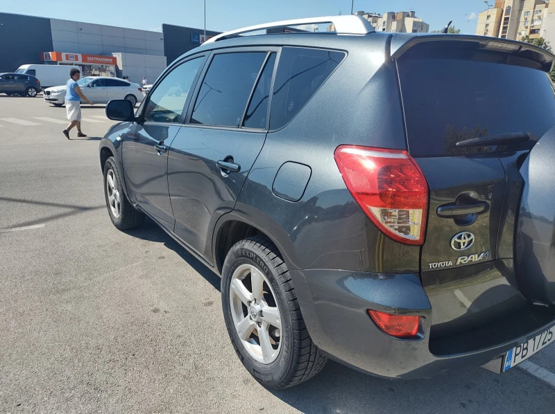 Toyota Rav4 2.2 D-4D, снимка 7 - Автомобили и джипове - 46492944