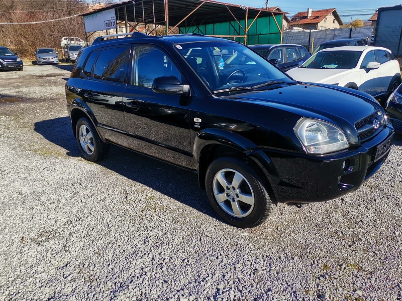 Hyundai Tucson 2.0i, снимка 2 - Автомобили и джипове - 48025633