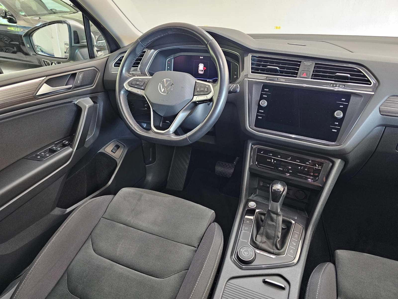 VW Tiguan Allspace Elegance 4Motion 2.0TDI 200PS - изображение 8