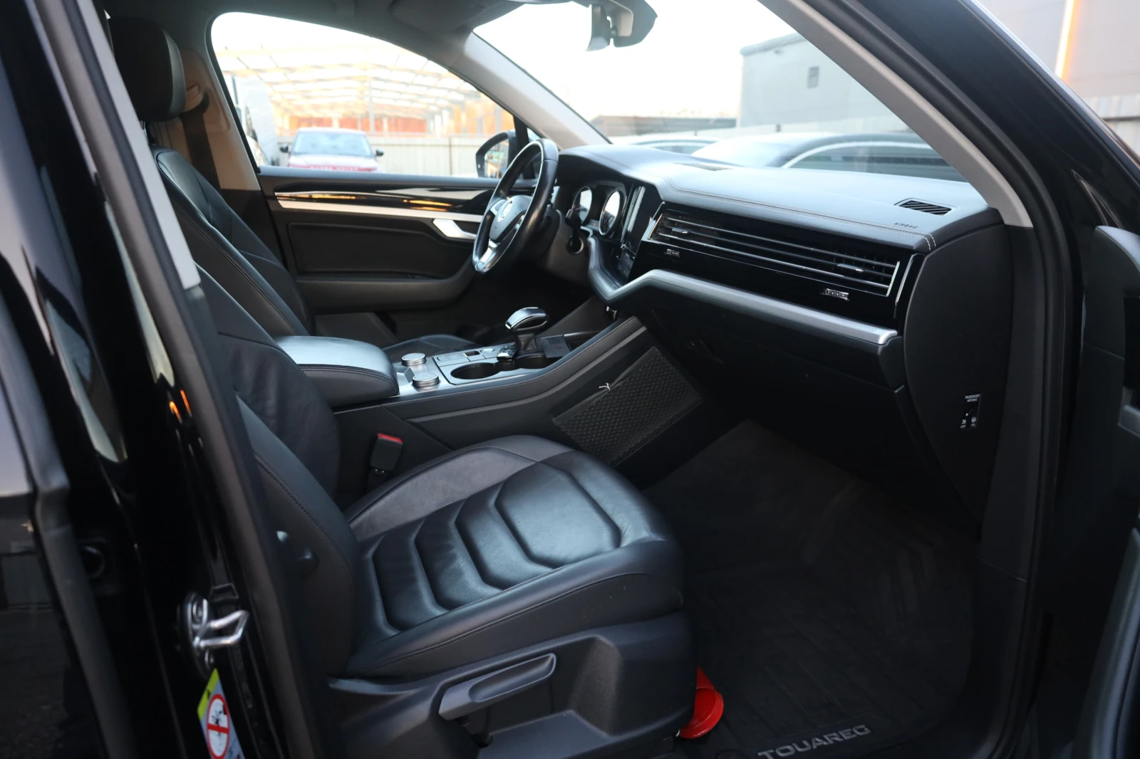 VW Touareg 3.0 TDI 4Motion Rline Luft ACC Kam SzH AHK #iCarbg - изображение 7