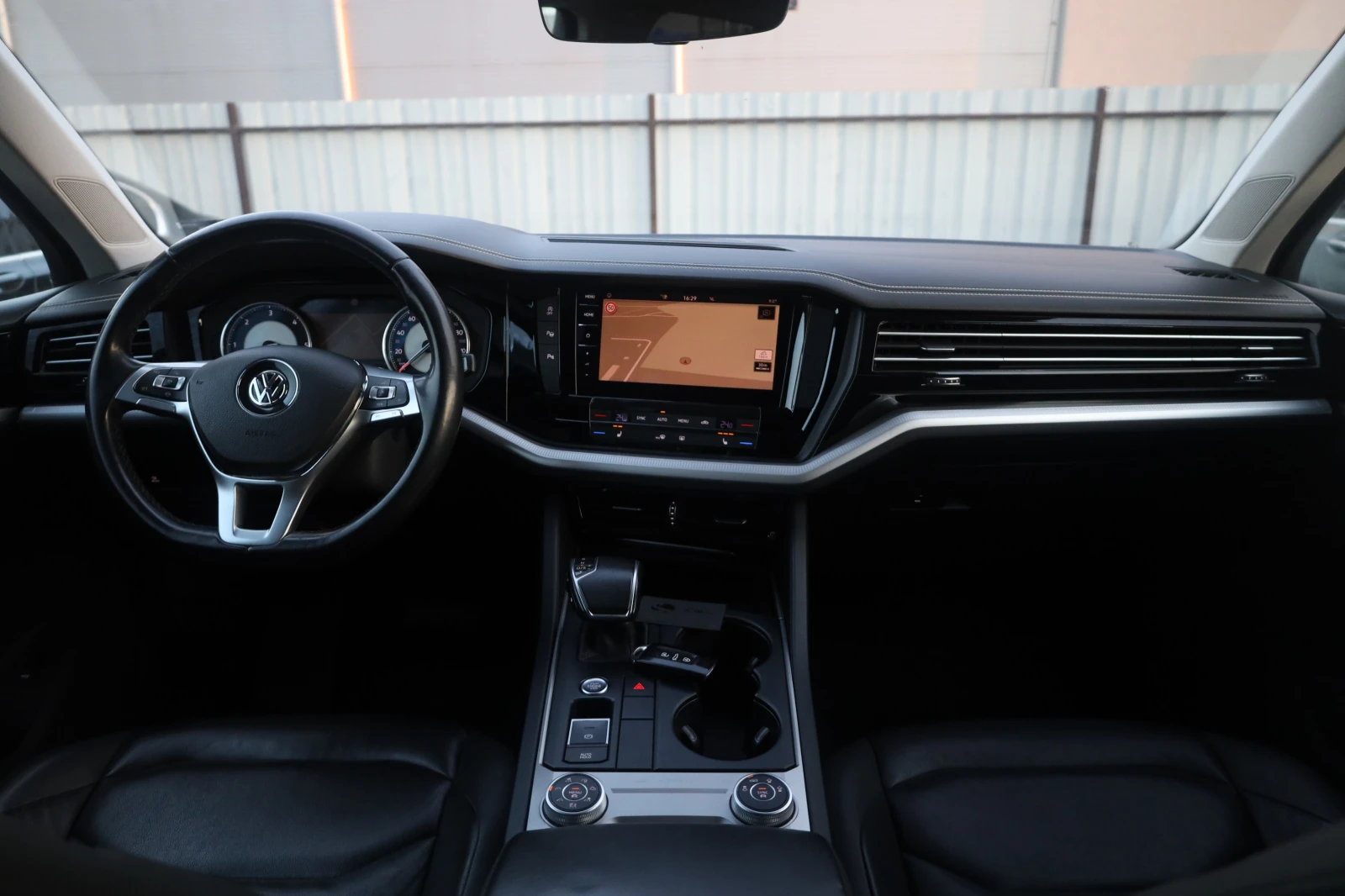 VW Touareg 3.0 TDI 4Motion Rline Luft ACC Kam SzH AHK #iCarbg | Mobile.bg � ����������� 12