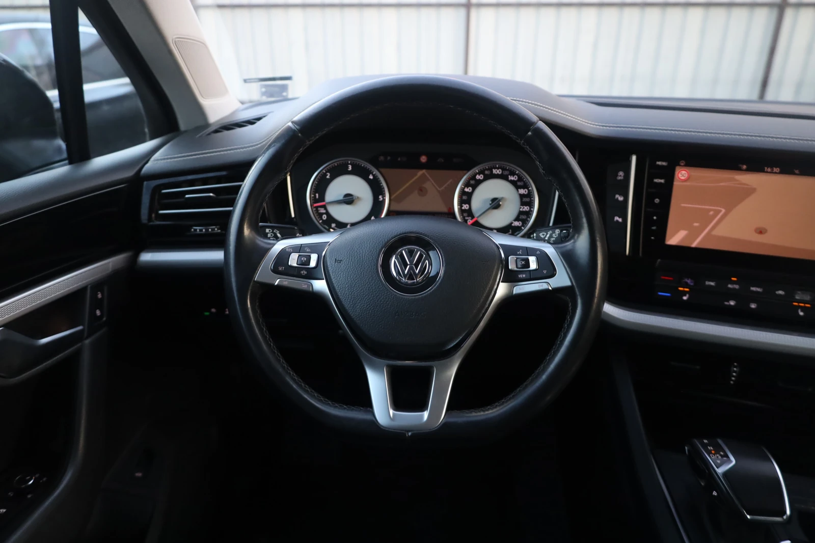 VW Touareg 3.0 TDI 4Motion Rline Luft ACC Kam SzH AHK #iCarbg | Mobile.bg � ����������� 13