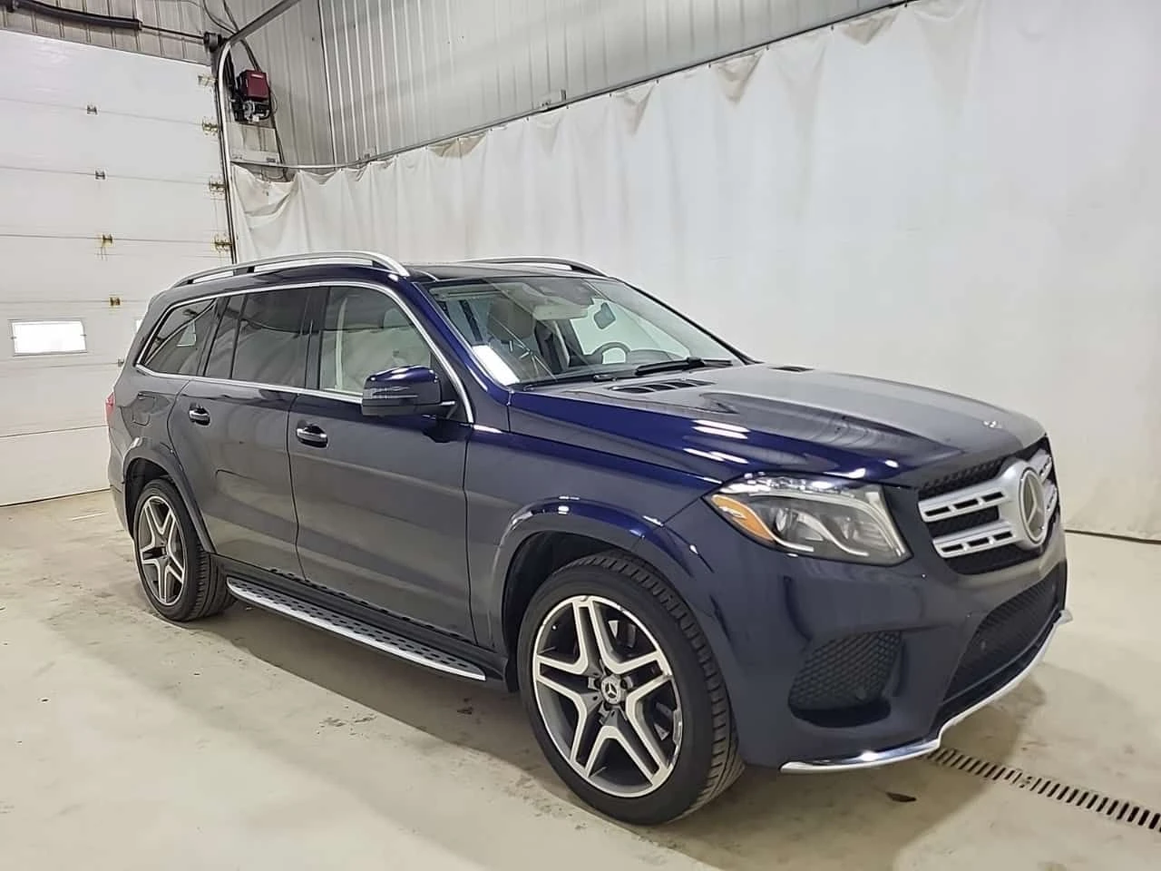 Mercedes-Benz GLS 550 * ДИСТРОНИК * ОДБУХВАНЕ * ПАНО * H/K * CARFAX, снимка 2 - Автомобили и джипове - 54918722