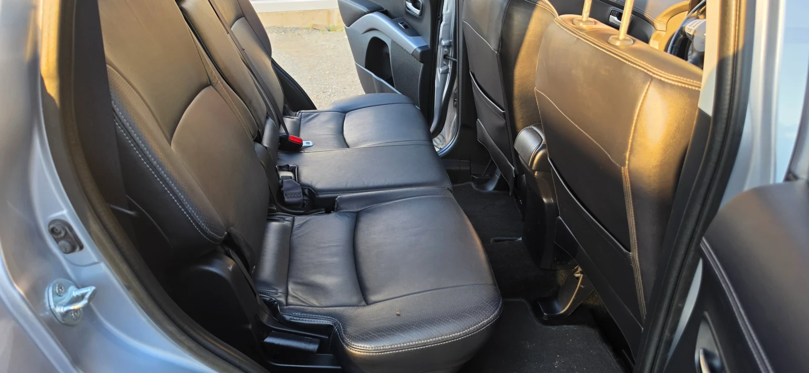 Mitsubishi Outlander 2.4i 4x4 Швейцария , снимка 10 - Автомобили и джипове - 55105672