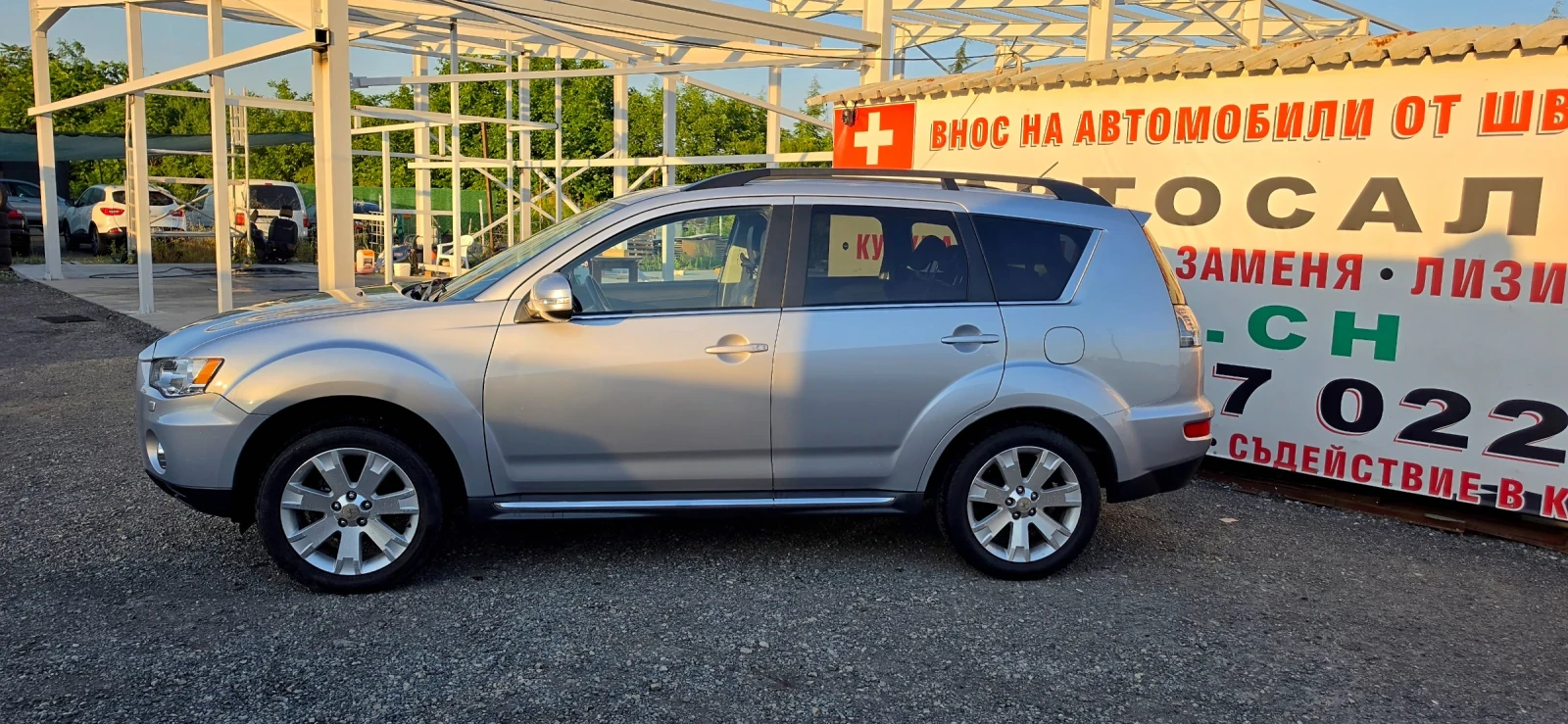 Mitsubishi Outlander 2.4i 4x4 Швейцария , снимка 3 - Автомобили и джипове - 55105672