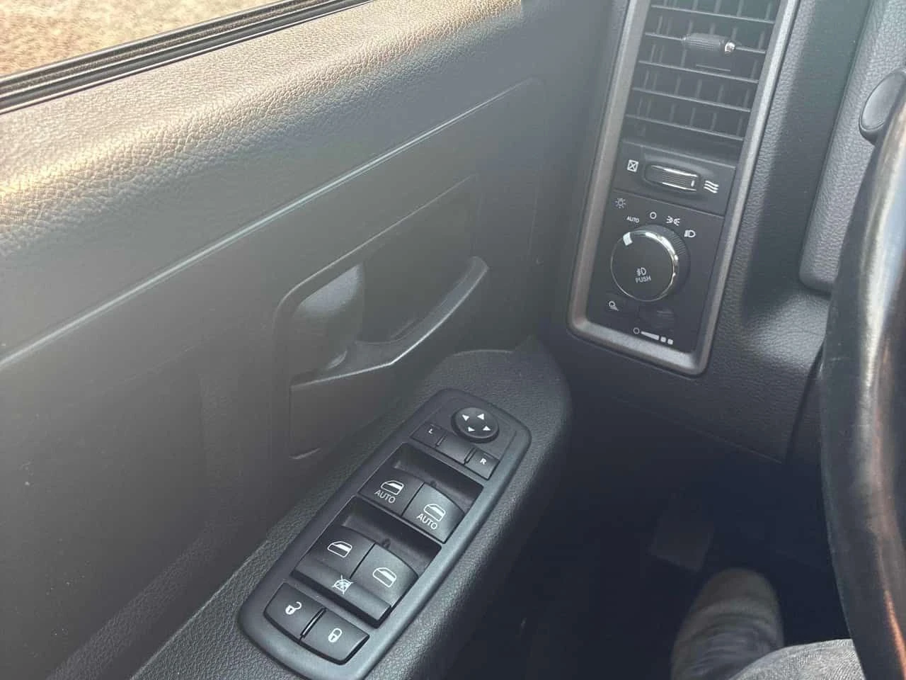 Dodge RAM 1500 * Express * АВТОКРЕДИТ БЕЗ ПЪРВОНАЧАЛНА ВНОСКА* , снимка 10 - Автомобили и джипове - 55531135