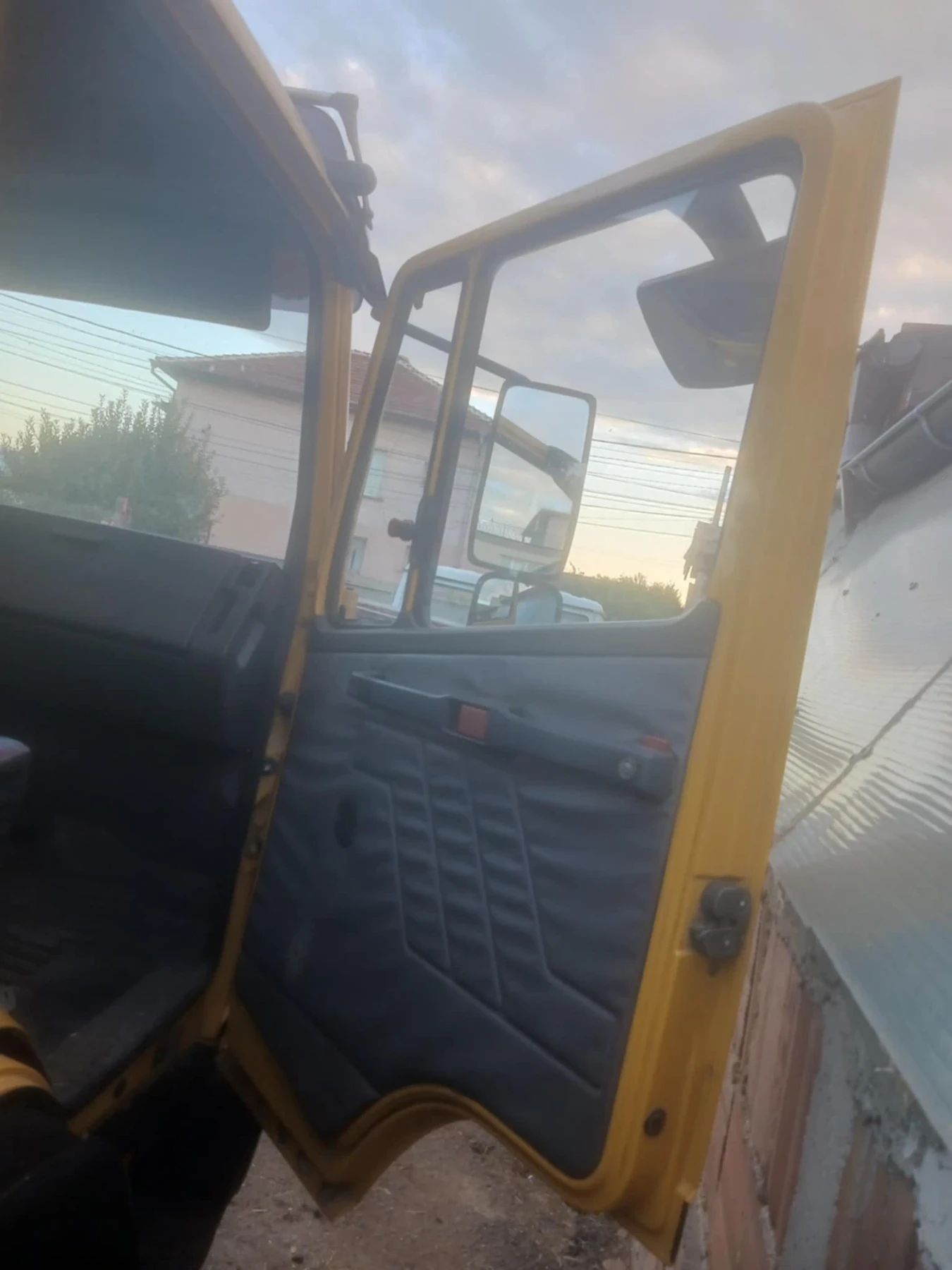 Mercedes-Benz 1117 Тристранен самосвал Miller Kipper 4метров , снимка 11 - Камиони - 56339955