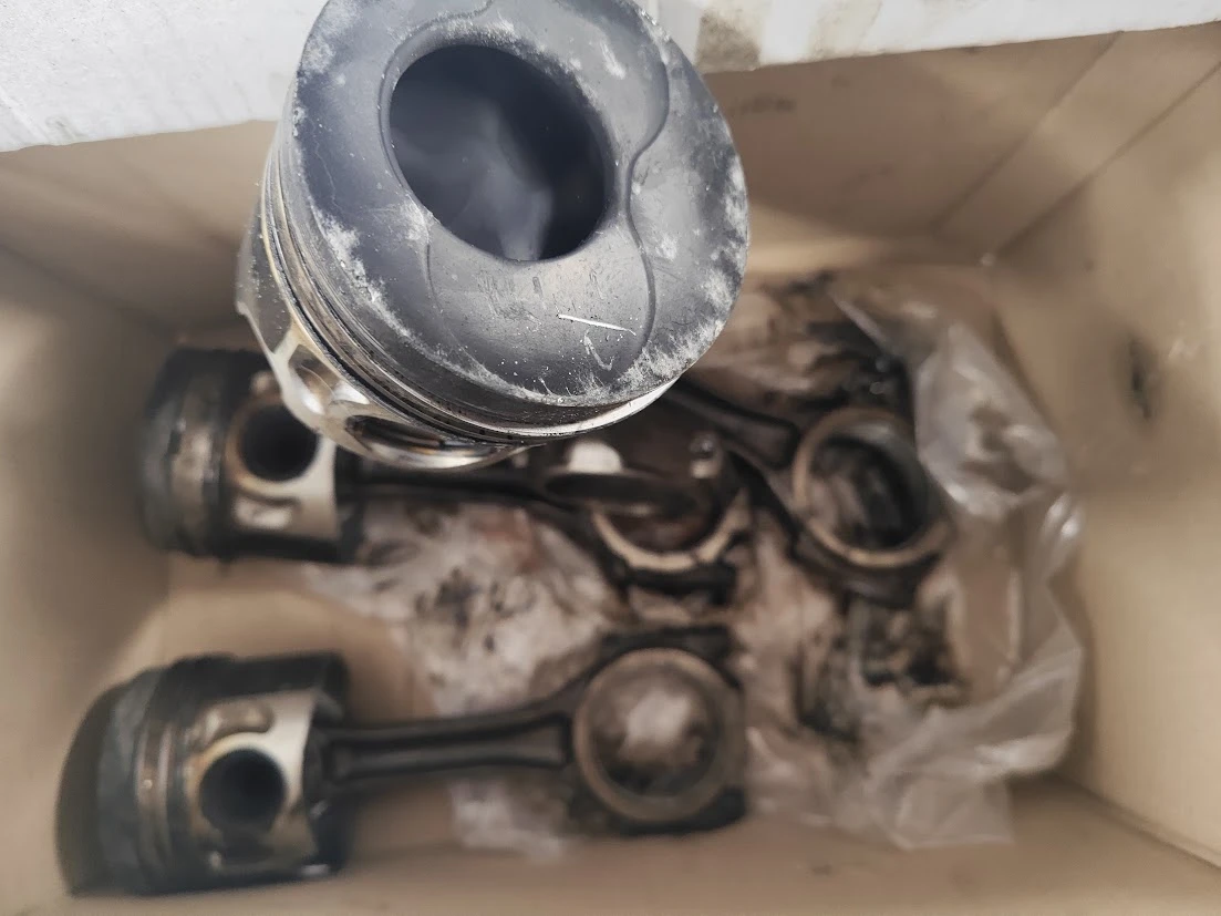 Капак преден SKODA FABIA 2000 цена 60 евро Ем Комплект предно стъкло предна маска радиатор, снимка 7 - Части - 38176369