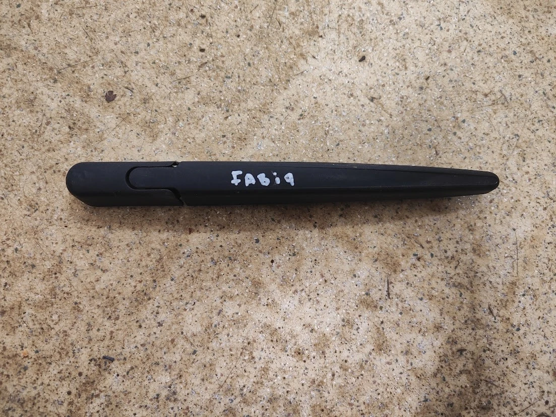 Капак преден SKODA FABIA 2000 цена 60 евро Ем Комплект предно стъкло предна маска радиатор, снимка 6 - Части - 38176369