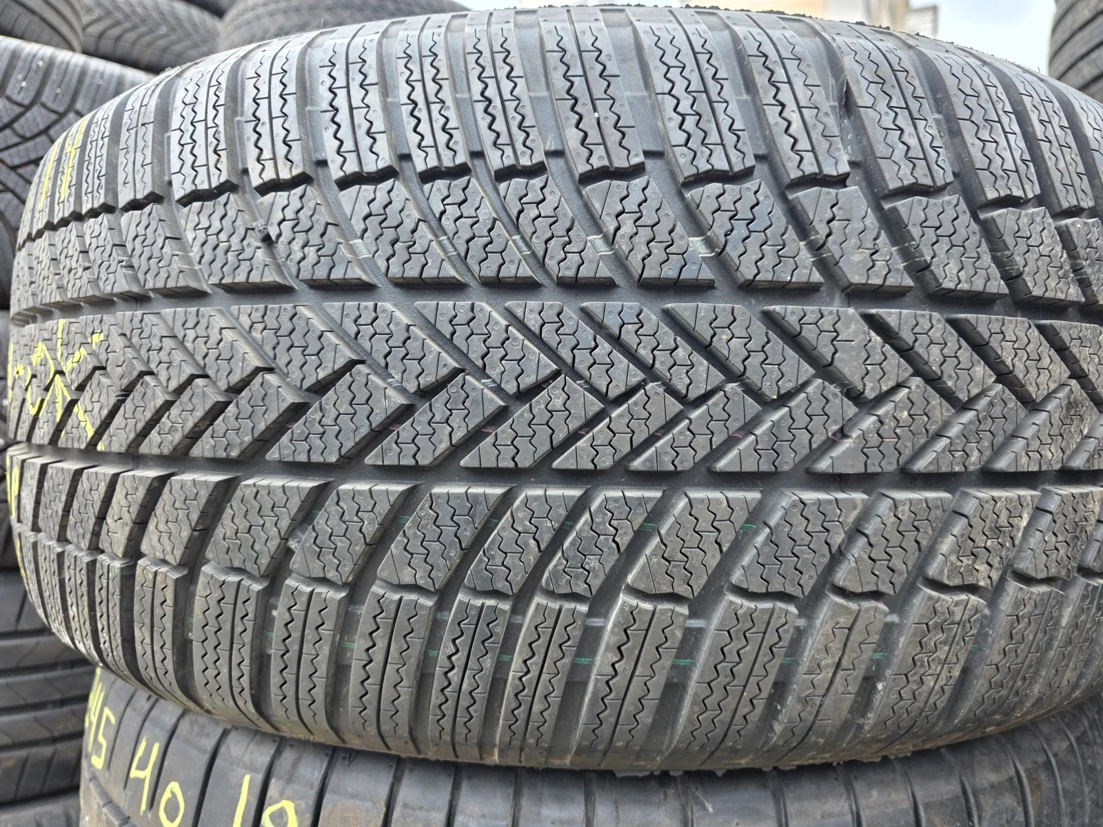 Гуми Зимни 255/50R19, снимка 2 - Гуми и джанти - 54634639