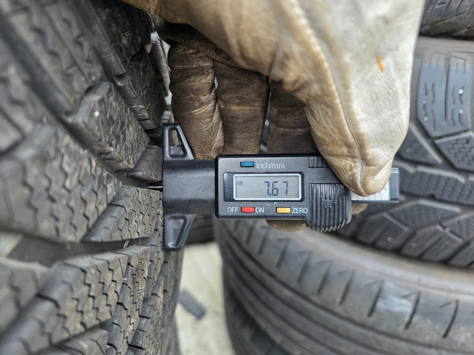Гуми Зимни 255/50R19, снимка 3 - Гуми и джанти - 54634639