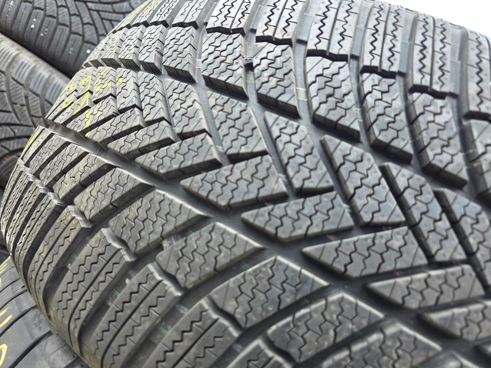Гуми Зимни 255/50R19