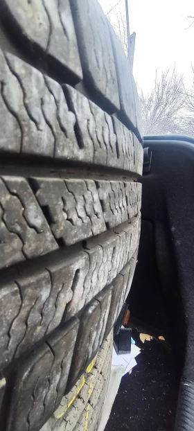 Гуми Зимни 235/65R17