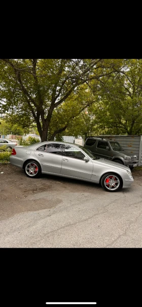 ������ Mercedes-Benz E 200