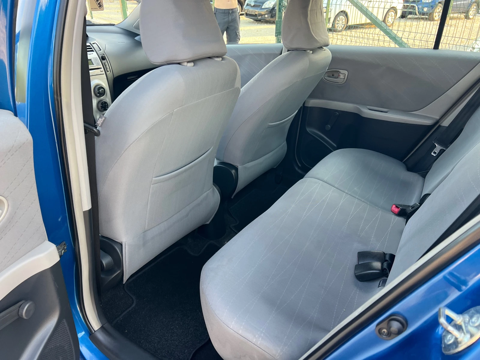 Toyota Yaris 1.4D4D/90p.s-5 vrati - изображение 10