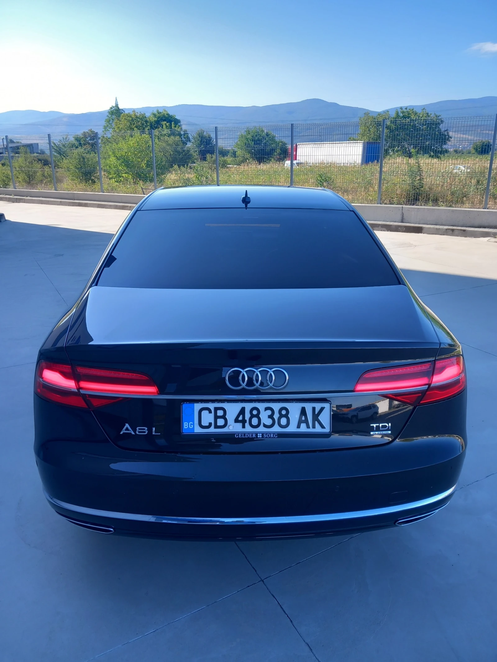 Audi A8  - изображение 2