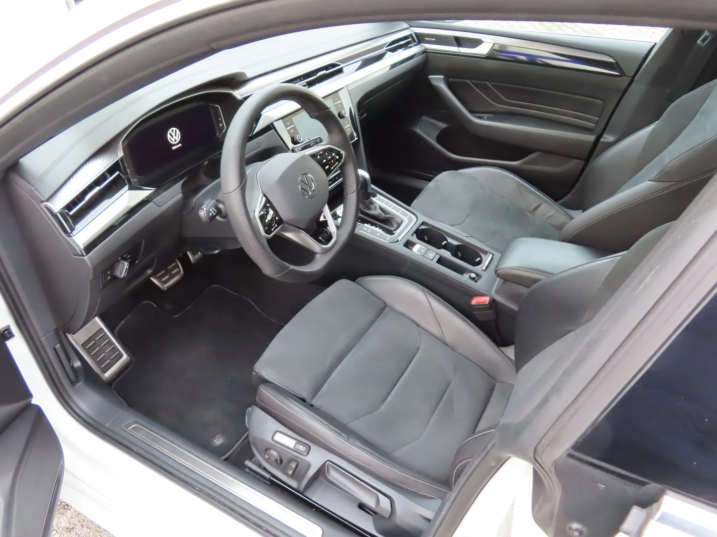 VW Arteon R-Line 2.0 TSI OPF 4MOTION DSG, снимка 8 - Автомобили и джипове - 54520774