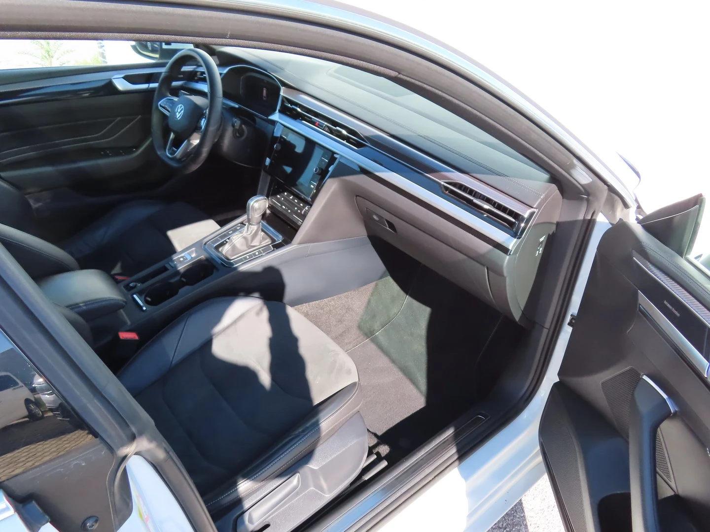 VW Arteon R-Line 2.0 TSI OPF 4MOTION DSG, снимка 12 - Автомобили и джипове - 54520774