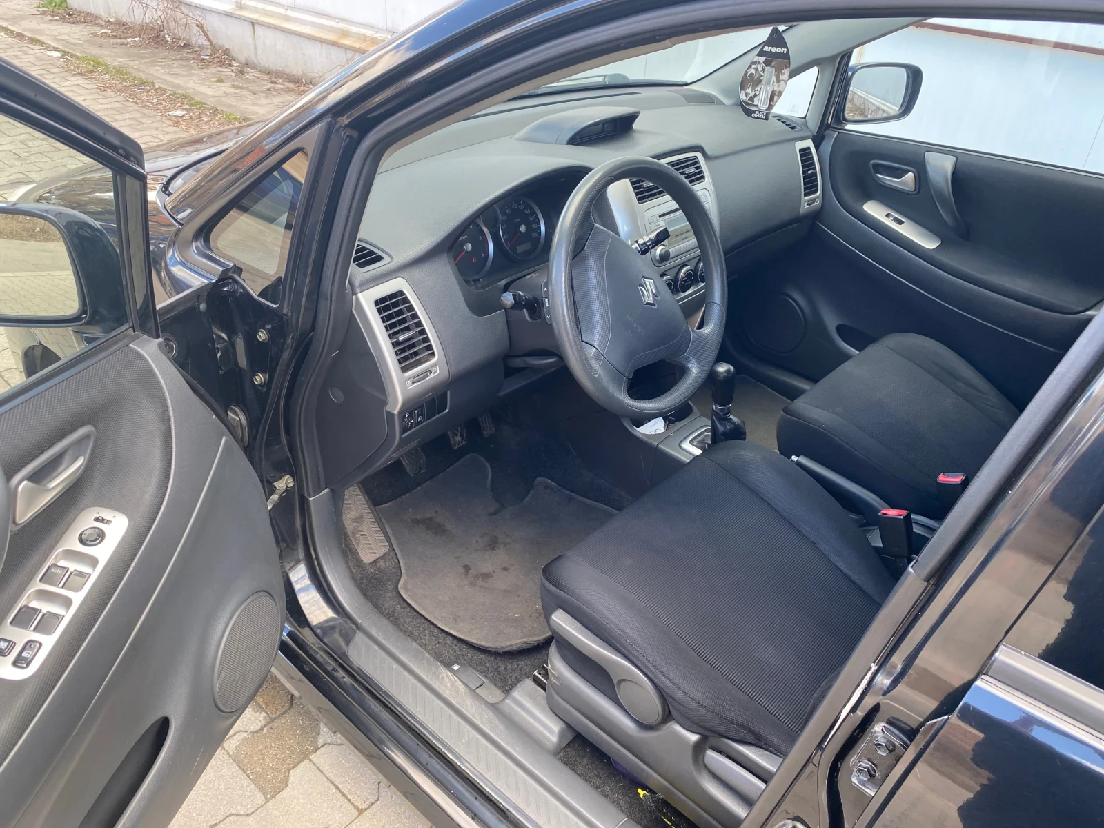 Suzuki Liana | Mobile.bg � ����������� 3