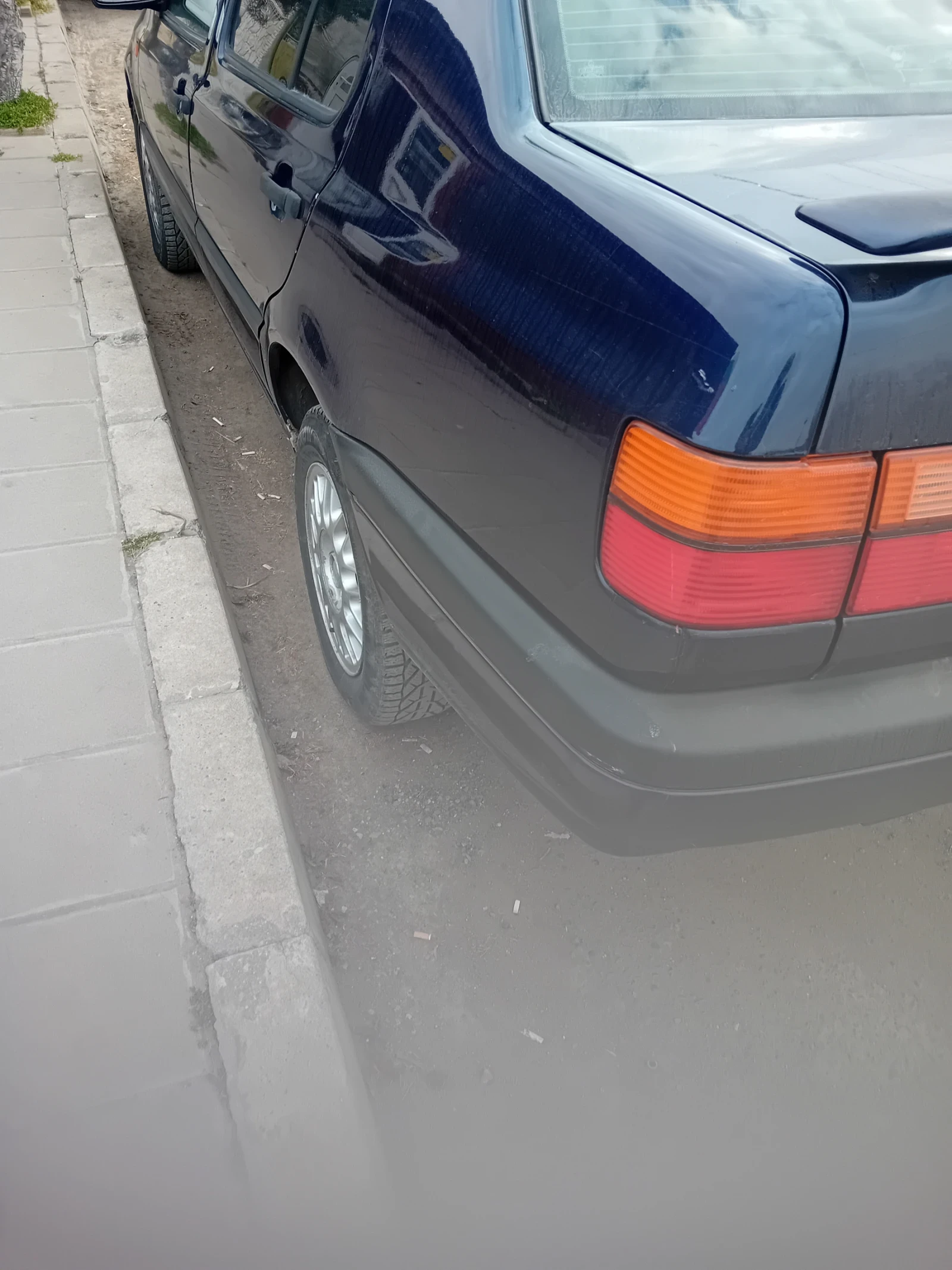 VW Vento 1.8, снимка 3 - Автомобили и джипове - 53843887