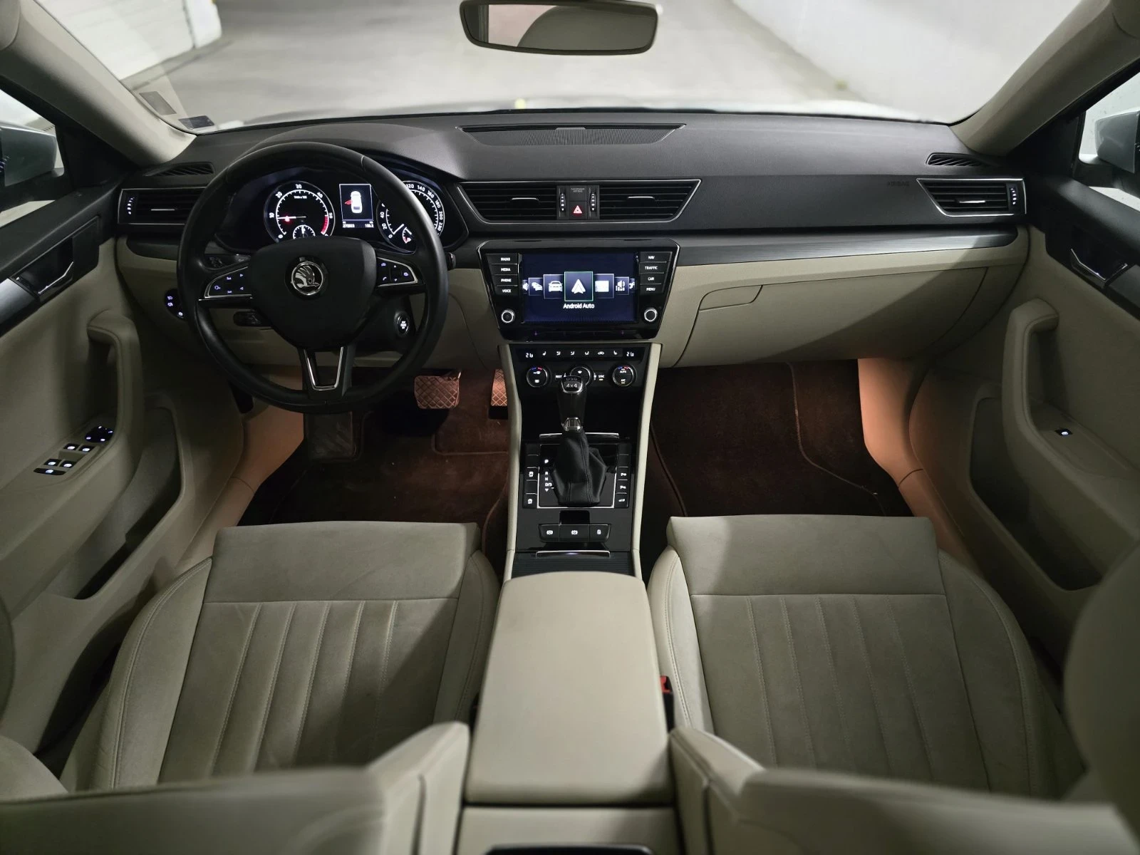 Skoda Superb, снимка 17 - Автомобили и джипове - 53927830