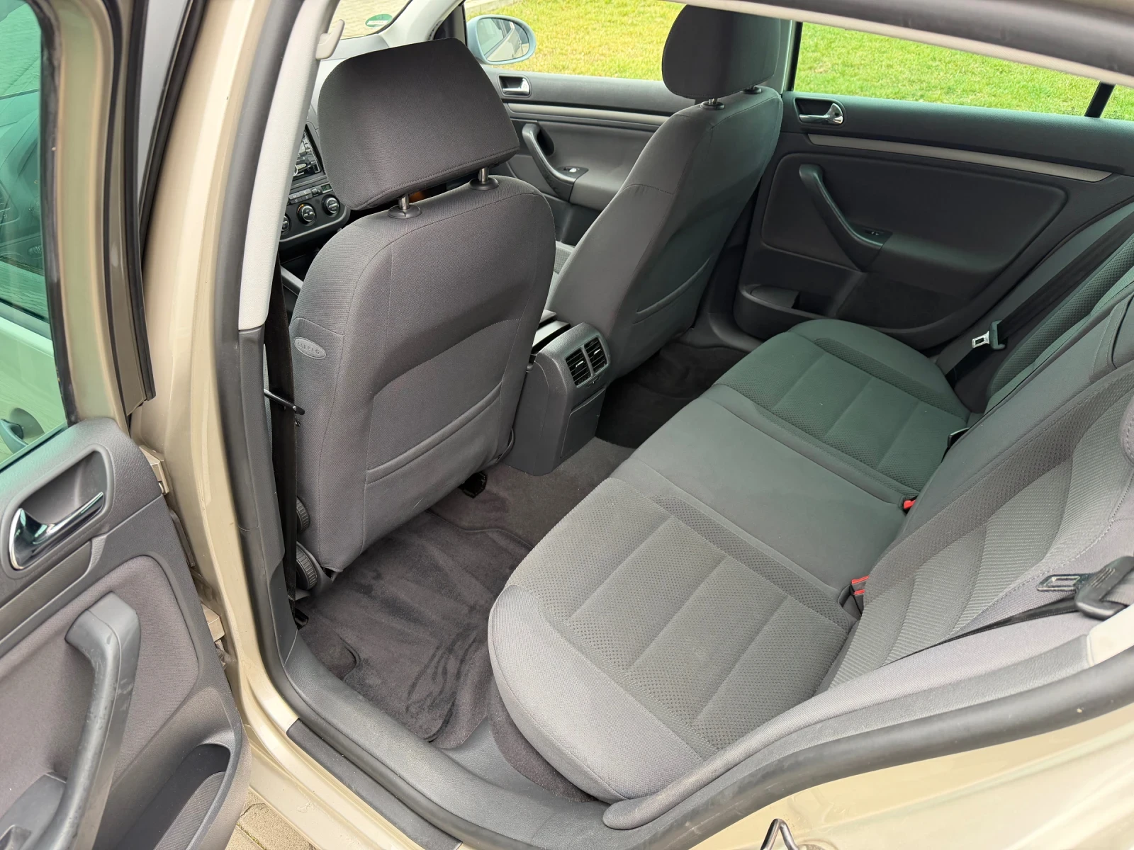 VW Golf 1.4 FSI , снимка 7 - Автомобили и джипове - 53932985