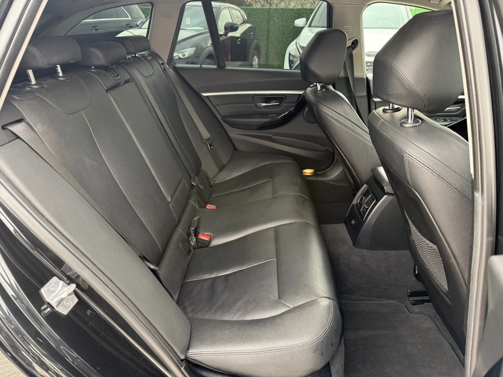 BMW 335 335d Sport 313hp / Distronic / Кожа /, снимка 12 - Автомобили и джипове - 54151117