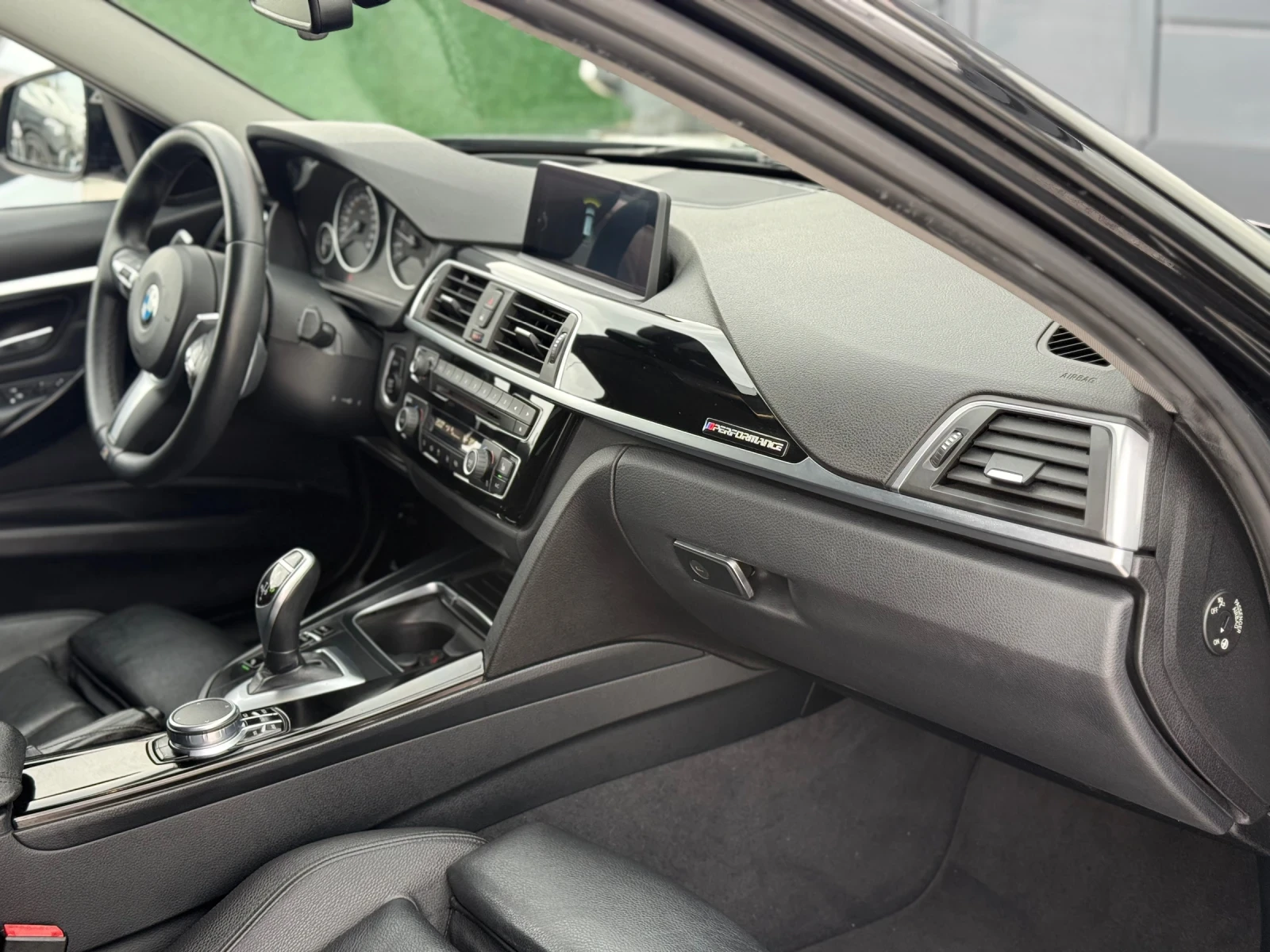 BMW 335 335d Sport 313hp / Distronic / Кожа /, снимка 14 - Автомобили и джипове - 54151117