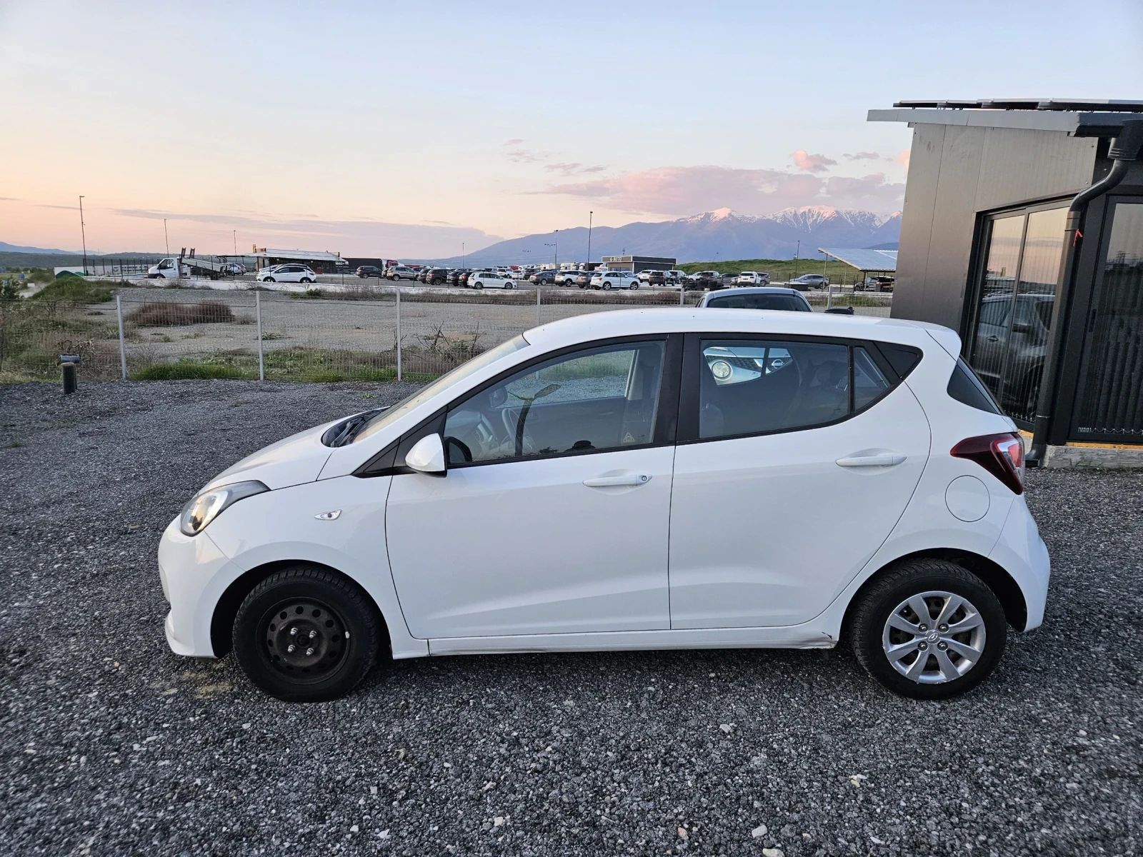 Hyundai I10 1.0 FACELIFT NAVI Euro6, снимка 2 - Автомобили и джипове - 54295496