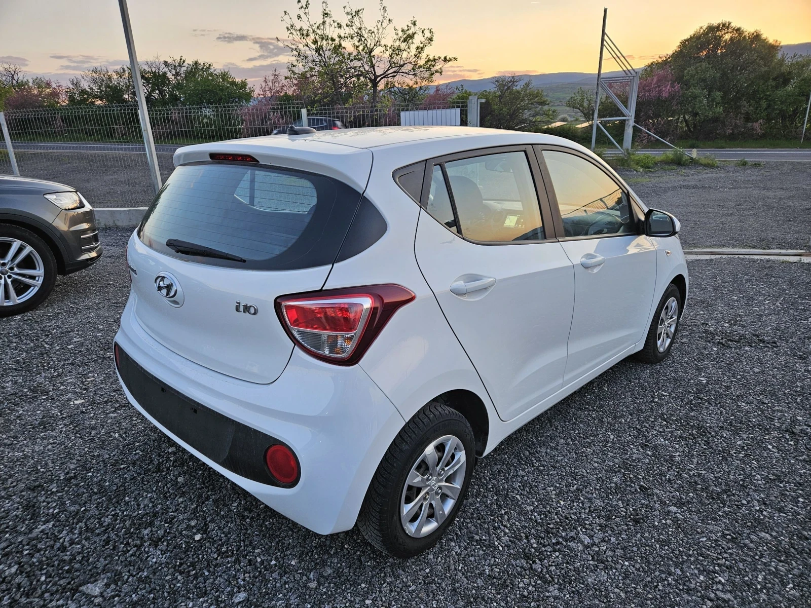 Hyundai I10 1.0 FACELIFT NAVI Euro6, снимка 5 - Автомобили и джипове - 54295496