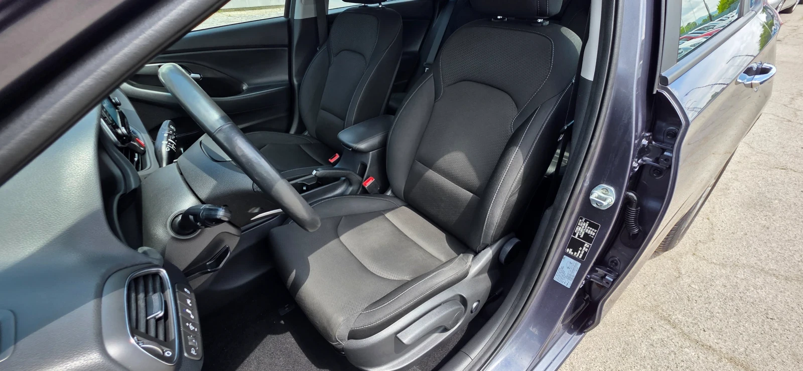 Hyundai I30 1.6 CRDI 16V 110k.c EURO 6D , снимка 10 - Автомобили и джипове - 54623354