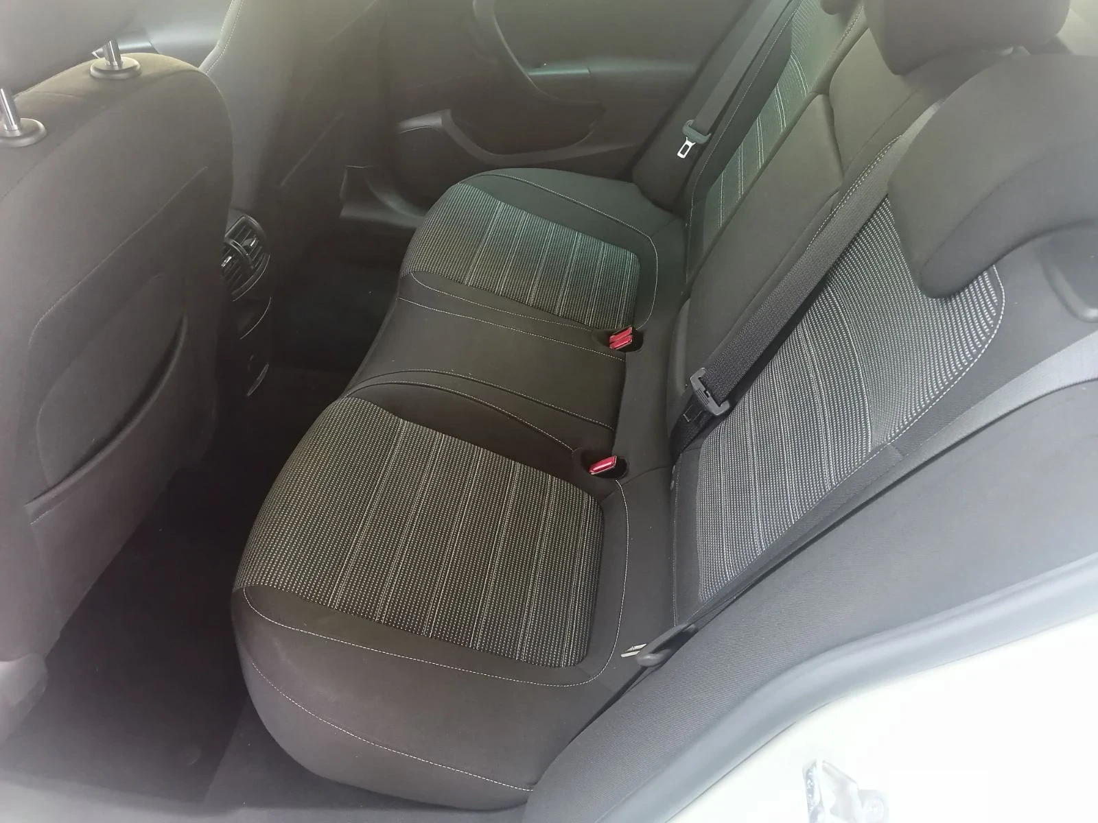 Opel Insignia 1.6d, снимка 7 - Автомобили и джипове - 54776144