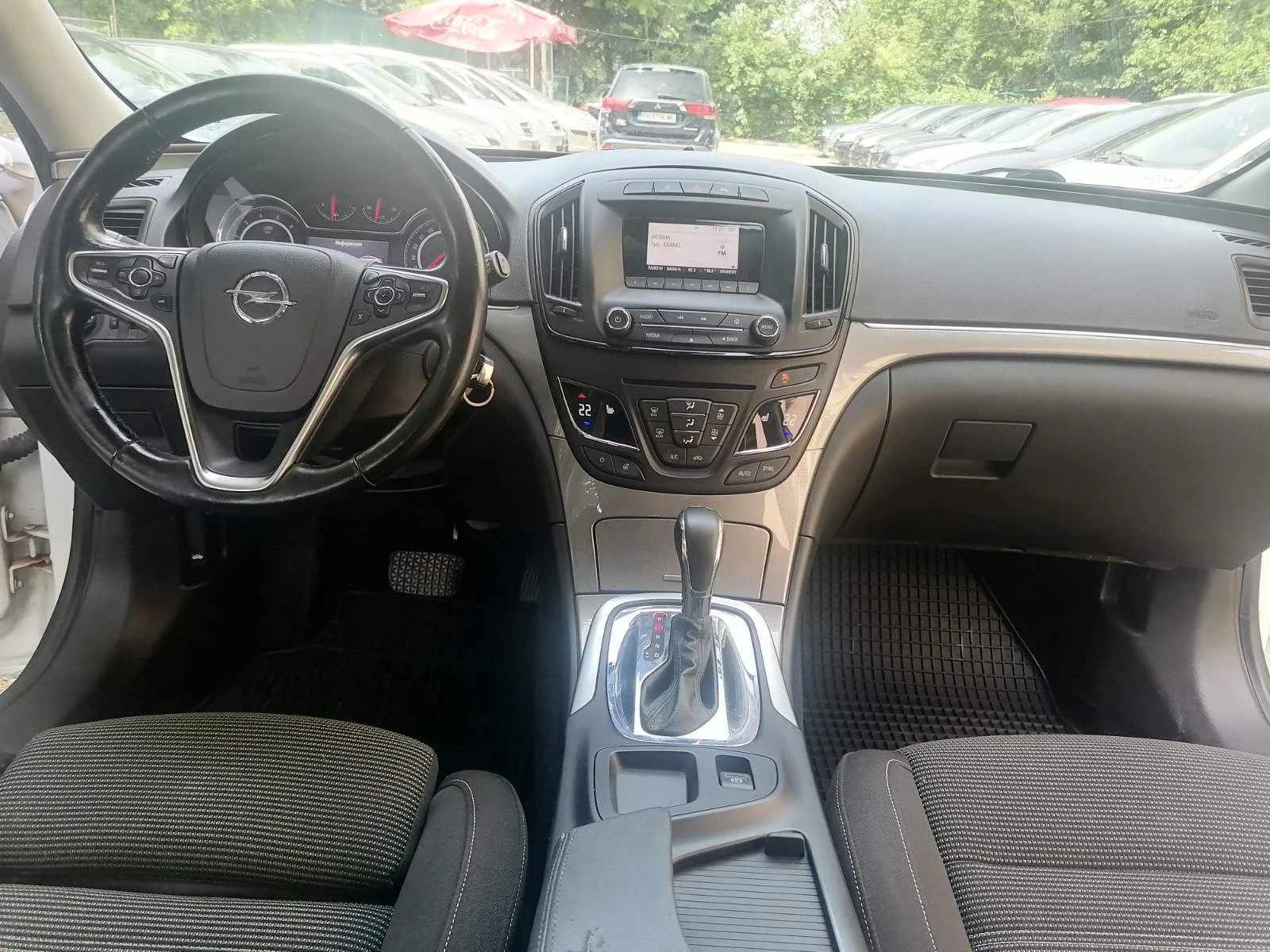Opel Insignia 1.6d, снимка 10 - Автомобили и джипове - 54776144