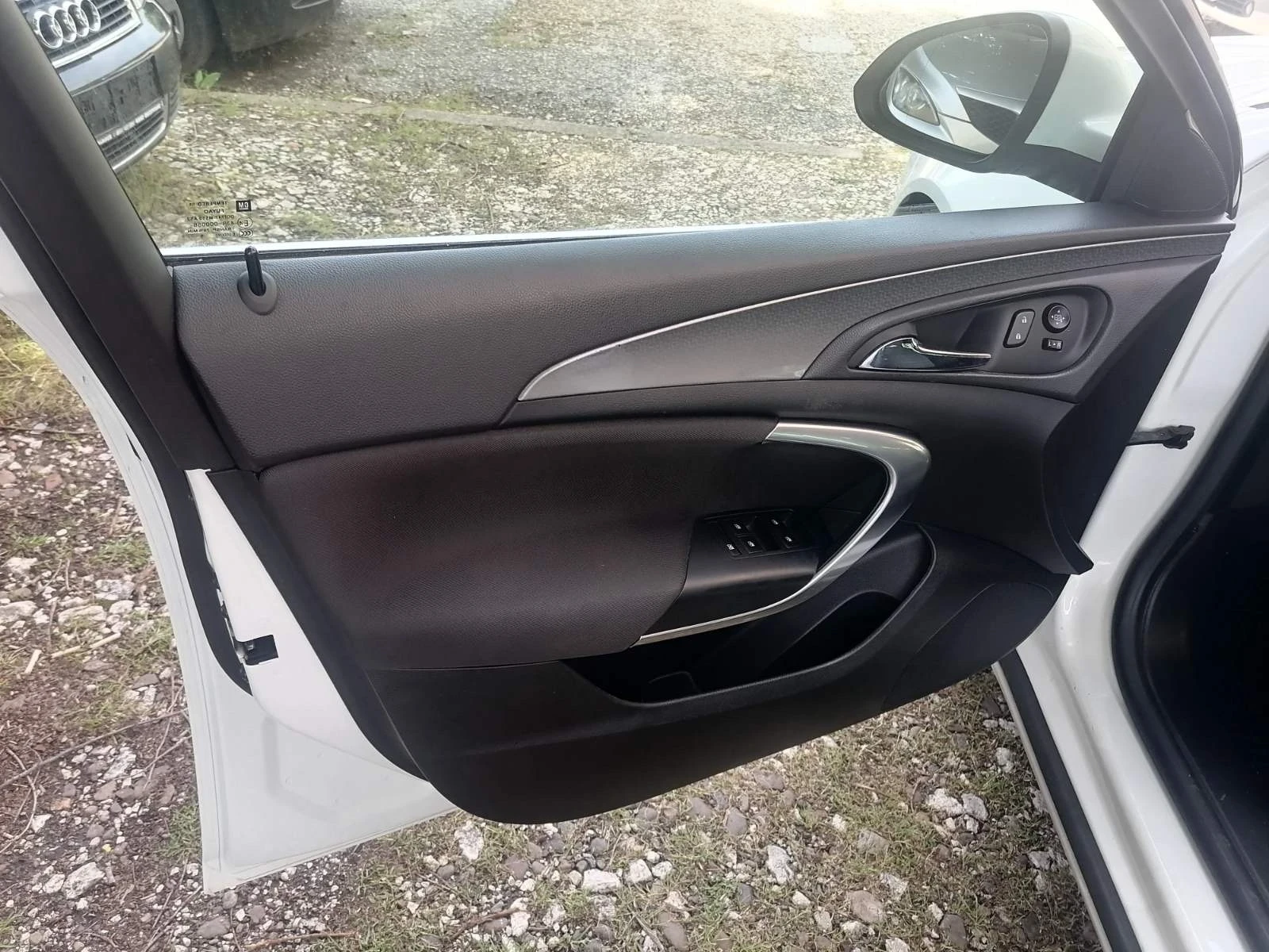 Opel Insignia 1.6d, снимка 5 - Автомобили и джипове - 54776144