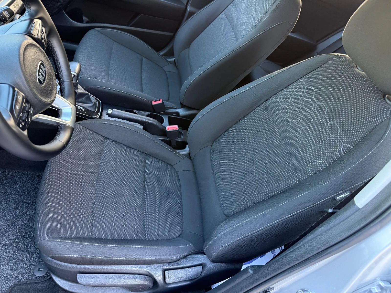 Kia Rio 1.4i AUTOMATIC, снимка 9 - Автомобили и джипове - 54874780