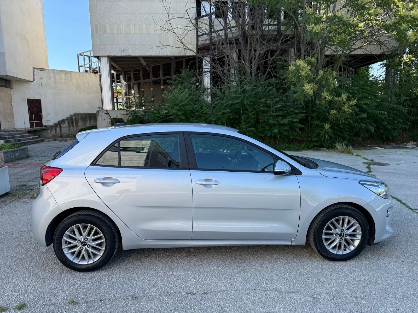 Kia Rio 1.4i AUTOMATIC, снимка 3 - Автомобили и джипове - 54874780