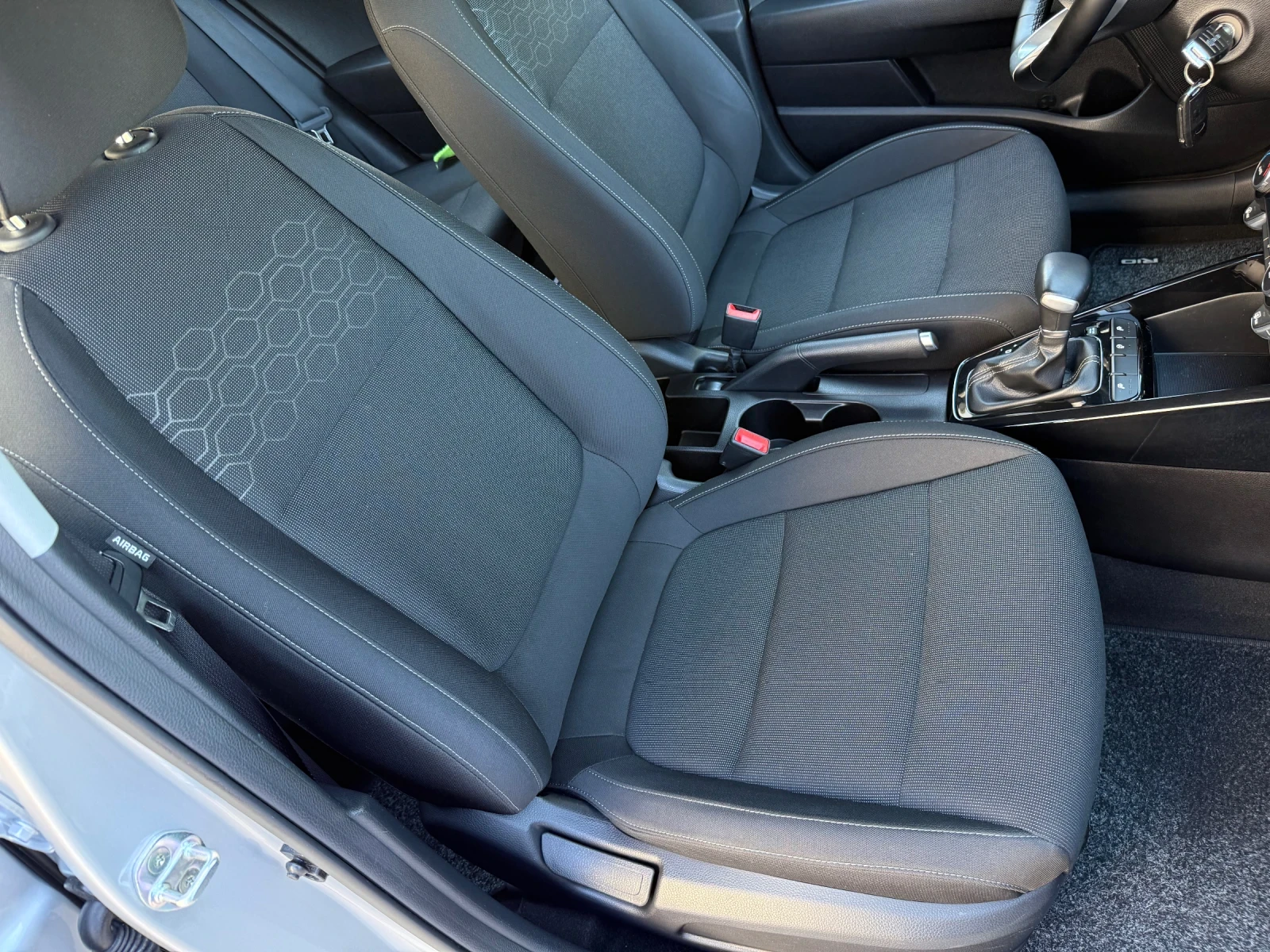 Kia Rio 1.4i AUTOMATIC, снимка 10 - Автомобили и джипове - 54874780