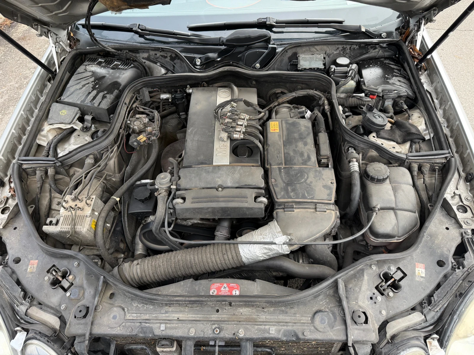 Mercedes-Benz E 200 Бензин-Газ, снимка 13 - Автомобили и джипове - 55022561