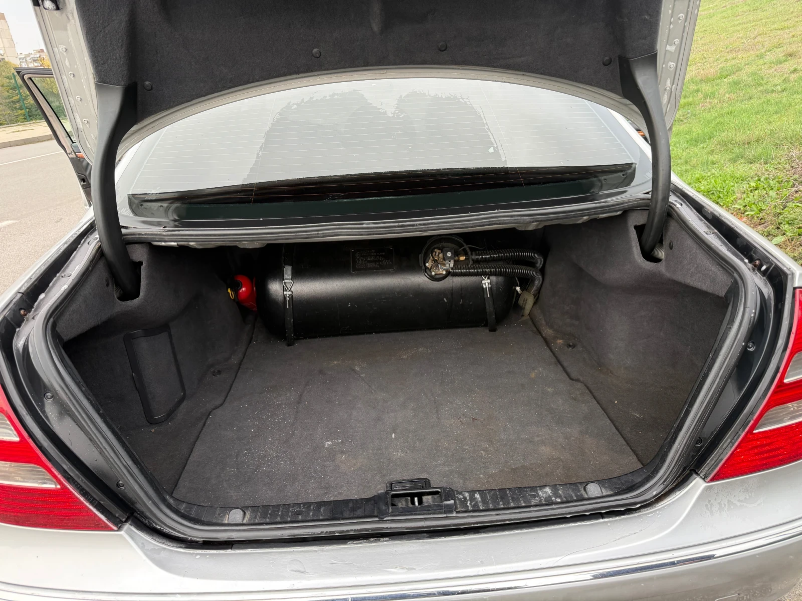 Mercedes-Benz E 200 Бензин-Газ, снимка 12 - Автомобили и джипове - 55022561