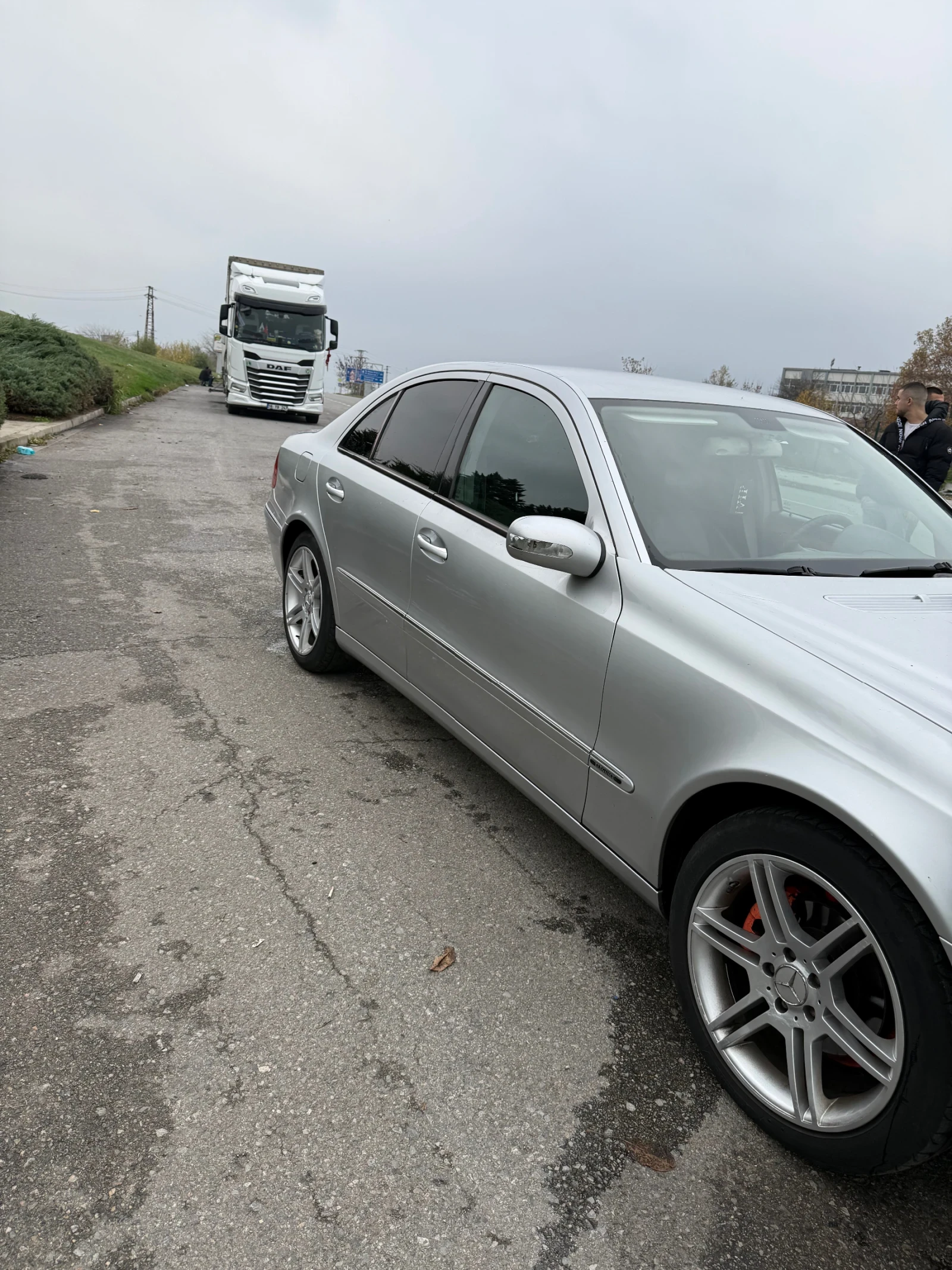 Mercedes-Benz E 200 Бензин-Газ, снимка 3 - Автомобили и джипове - 55022561