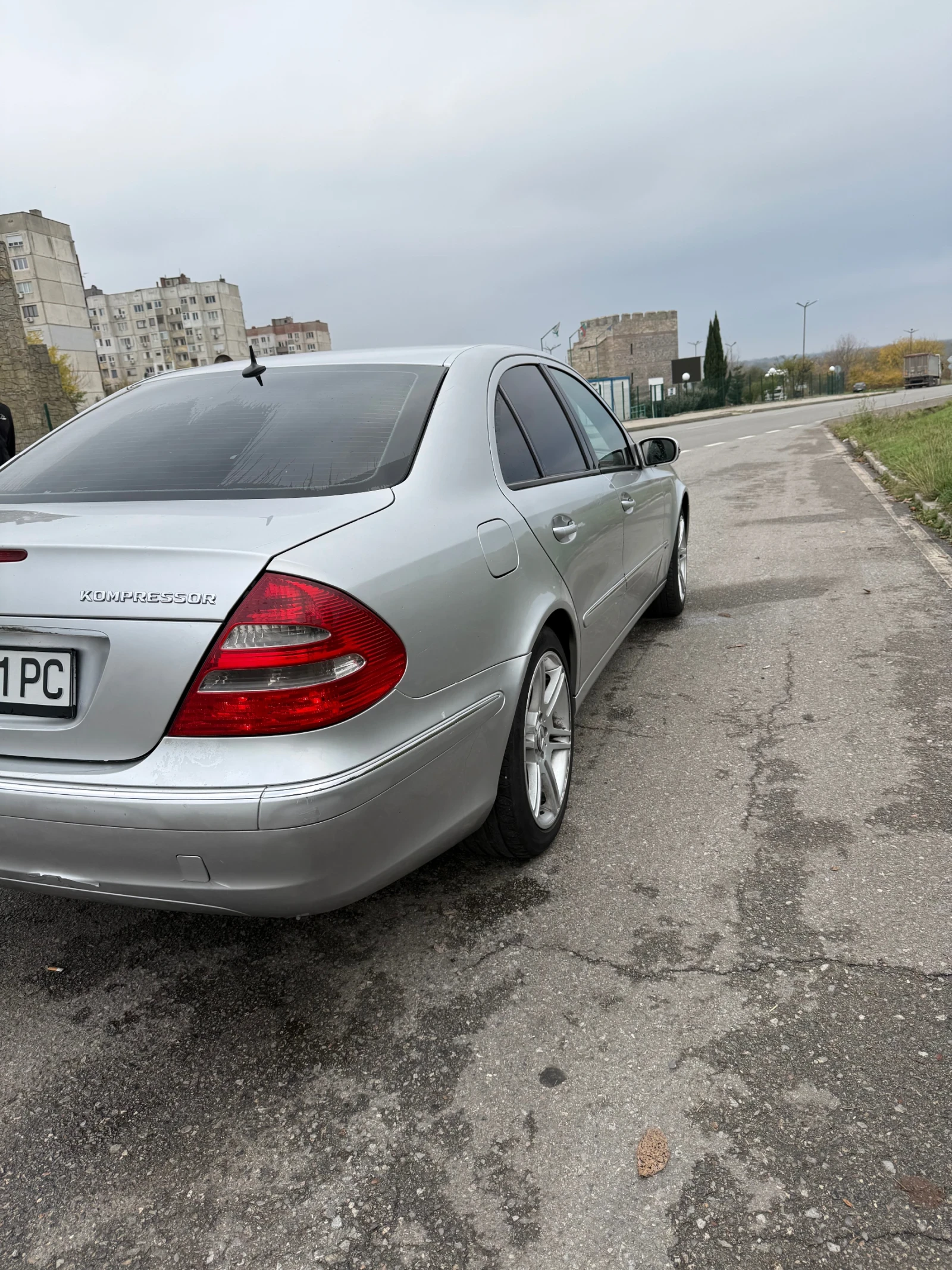 Mercedes-Benz E 200 Бензин-Газ, снимка 16 - Автомобили и джипове - 55022561