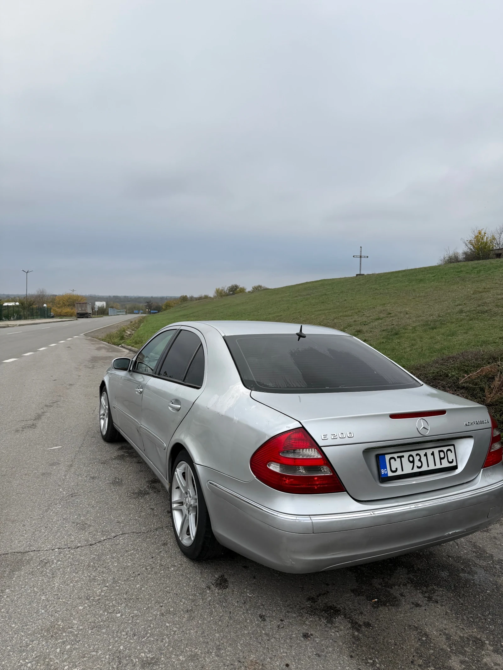 Mercedes-Benz E 200 Бензин-Газ, снимка 15 - Автомобили и джипове - 55022561